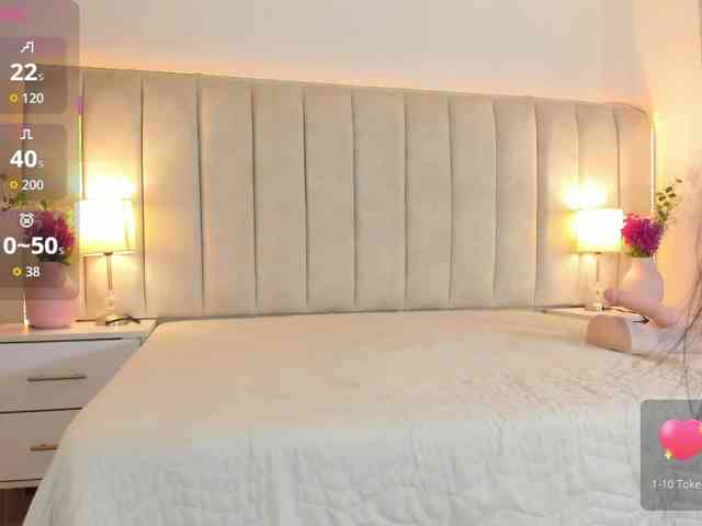 EllaThorne webcam
