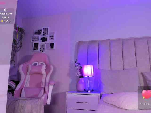 EllaThorne webcam