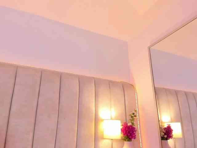 EllaThorne webcam