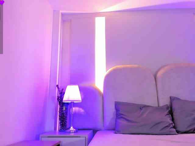 EllaThorne webcam