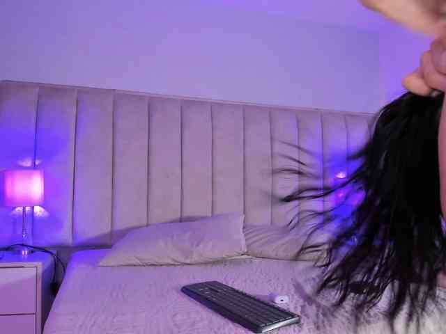 EllaThorne webcam