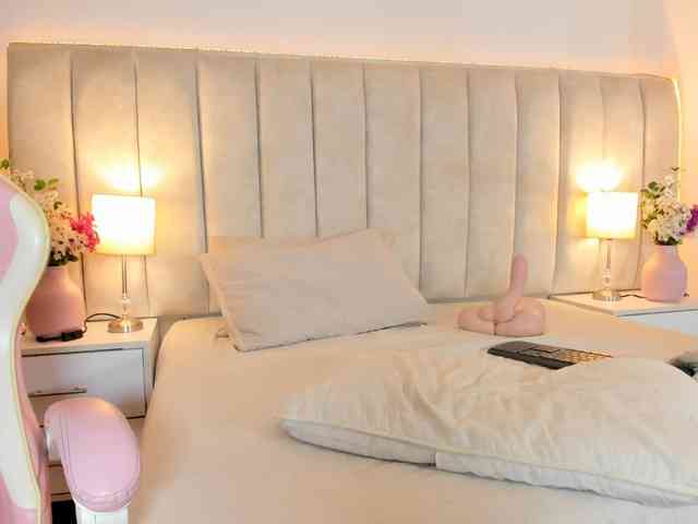 EllaThorne webcam