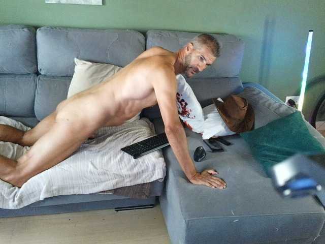 go to chat with nakedboy809