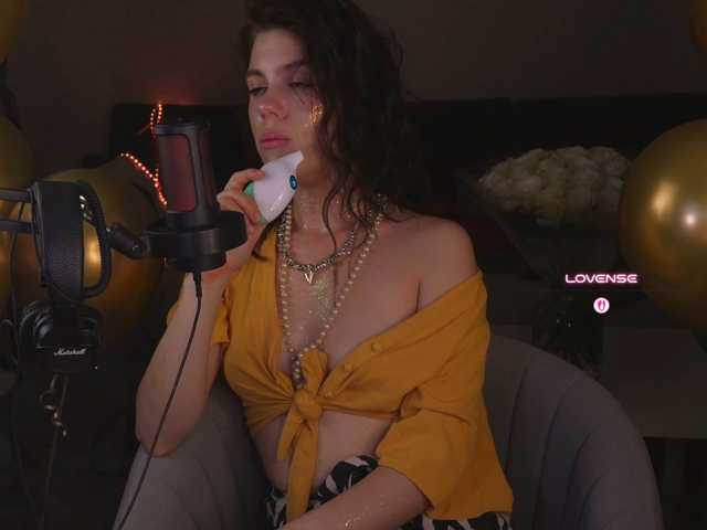 eniigmua live cam on BongaCams