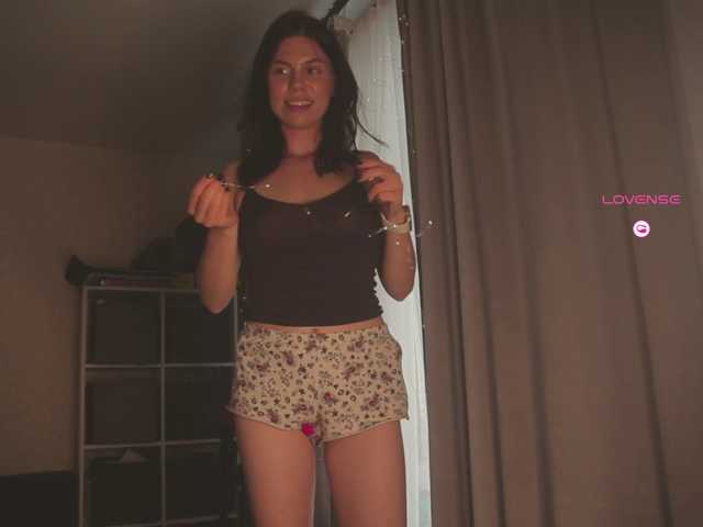 eniigmua, live now on BongaCams