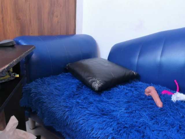 Skinny-Mature live cam on BongaCams