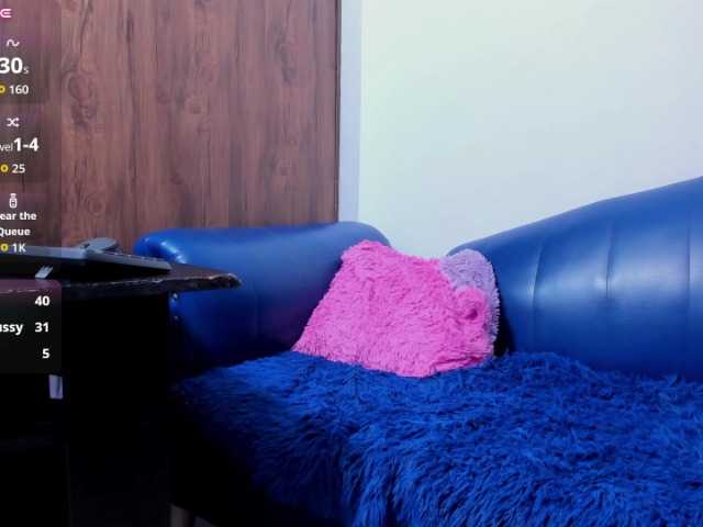 Skinny-Mature live cam on BongaCams