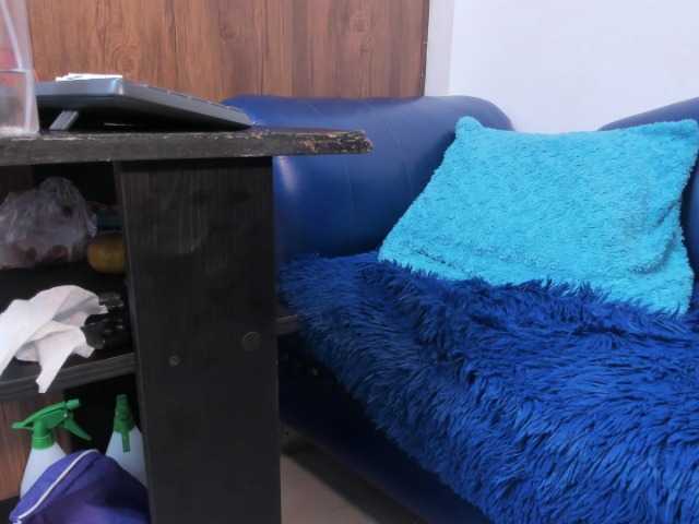 Skinny-Mature live cam on BongaCams