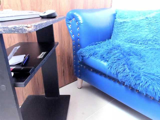 Skinny-Mature live cam on BongaCams