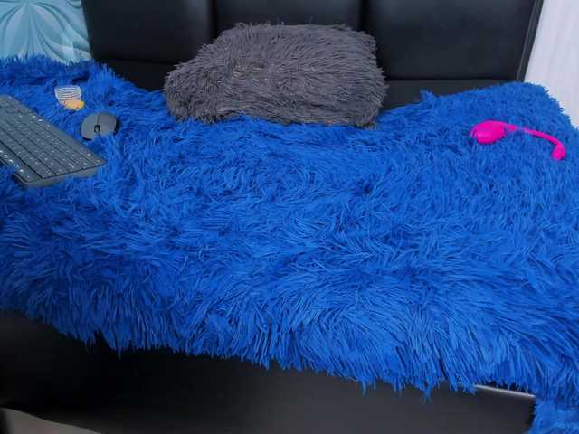 Skinny-Mature live cam on BongaCams