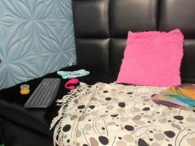 Skinny-Mature live webcam show