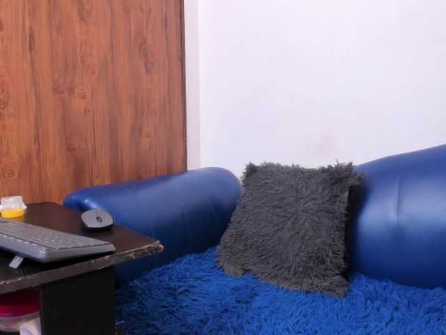 Skinny-Mature live cam on BongaCams