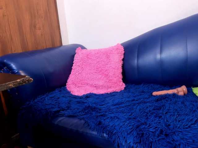 Skinny-Mature live cam
