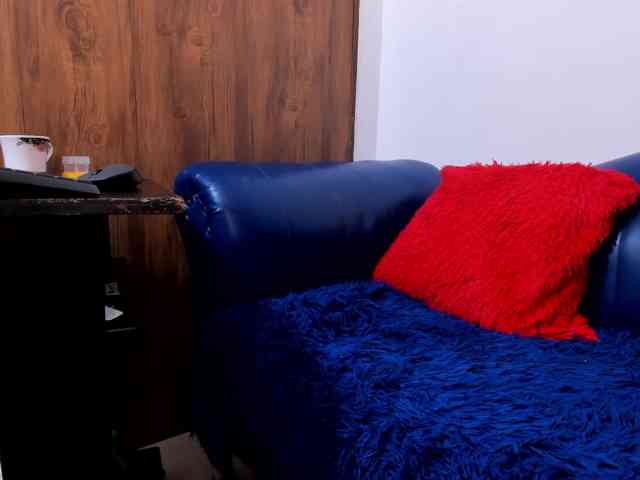 Skinny-Mature webcam