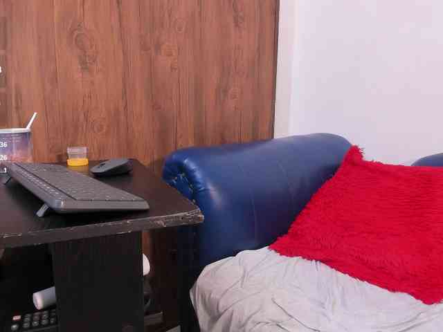 Skinny-Mature webcam