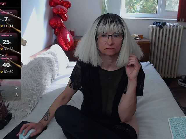 MilfDolores live cam preview