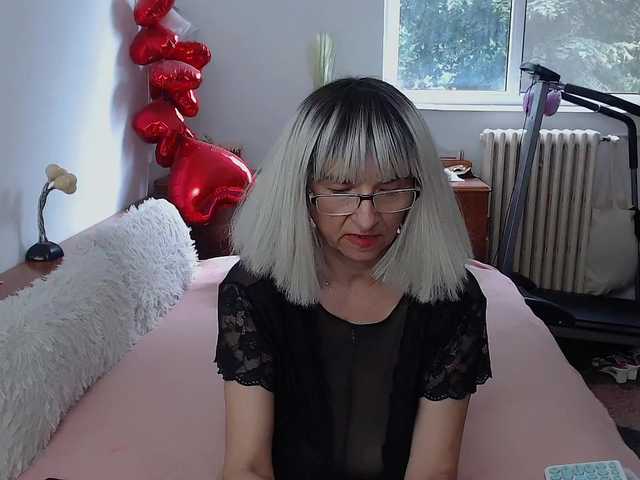 MilfDolores Live Cam on BongaCams