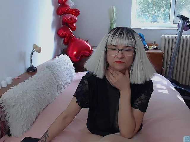 MilfDolores live cam on BongaCams