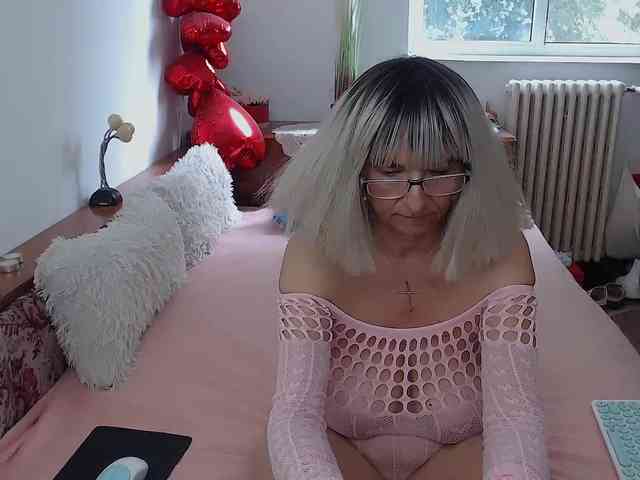 MilfDolores webcam