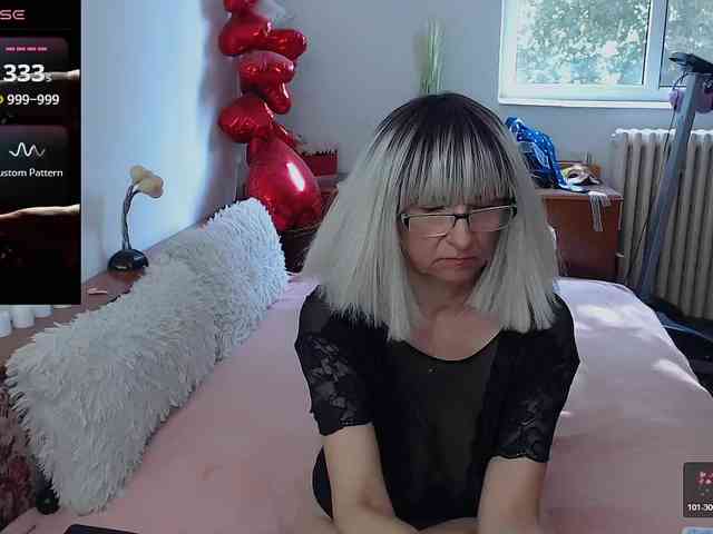 MilfDolores webcam