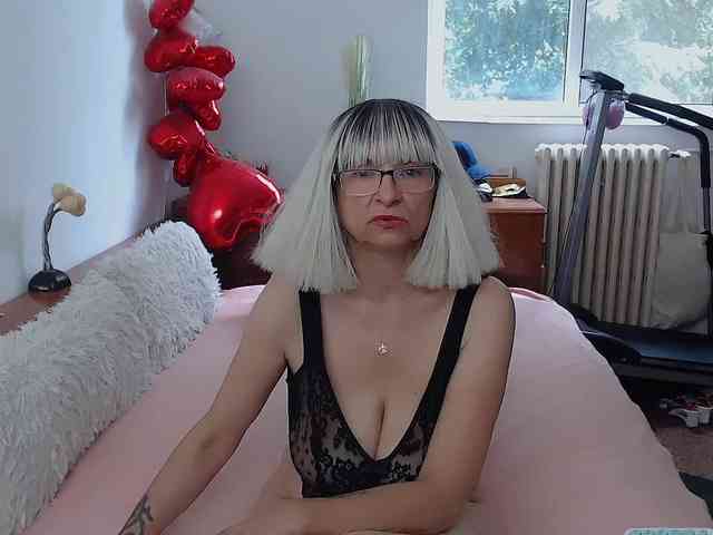 MilfDolores webcam