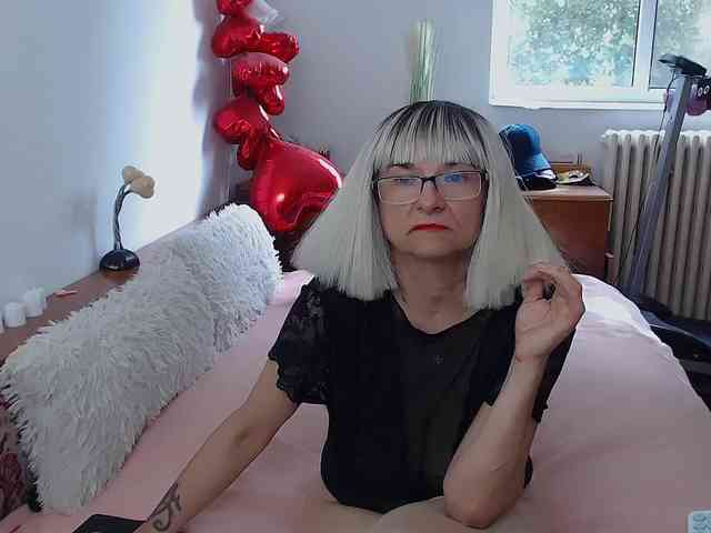 MilfDolores webcam
