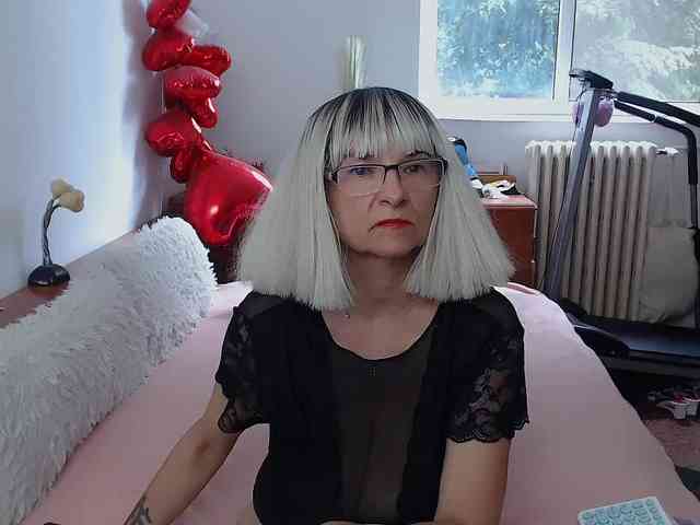 MilfDolores webcam