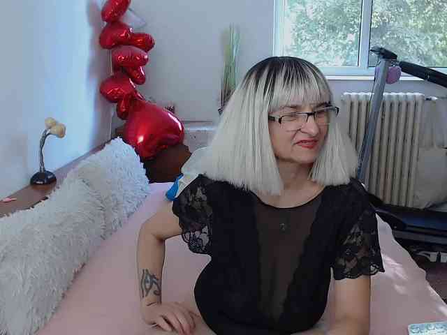 MilfDolores webcam