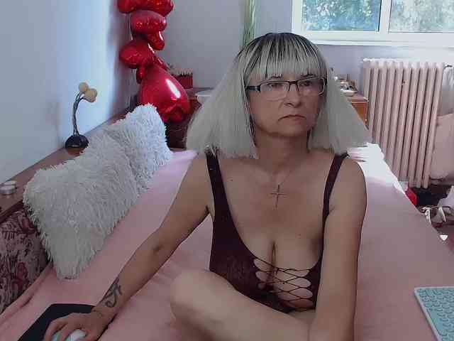 MilfDolores webcam