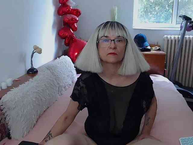MilfDolores webcam