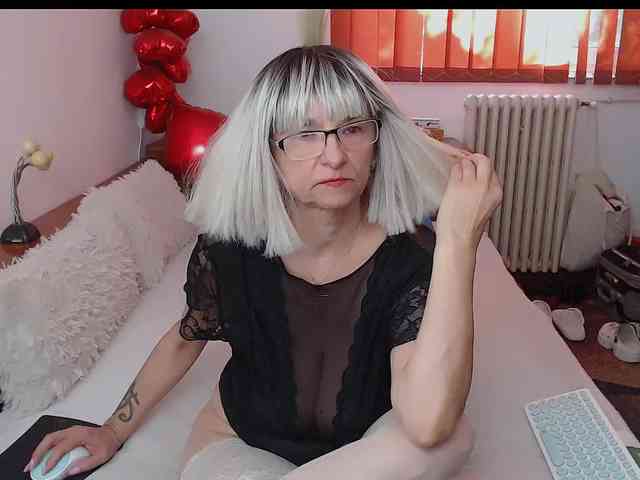 MilfDolores webcam