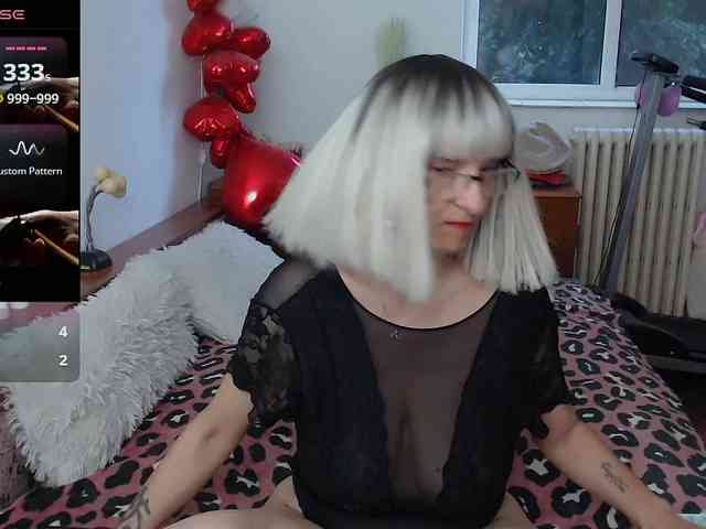MilfDolores webcam