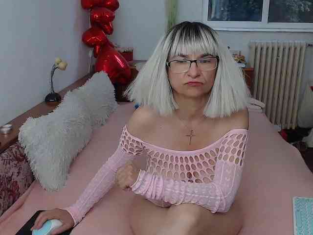 MilfDolores webcam