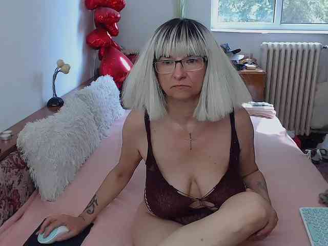 MilfDolores webcam