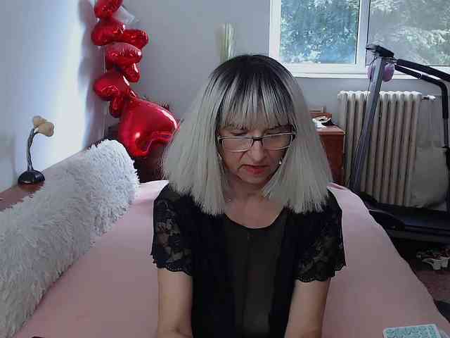 MilfDolores webcam