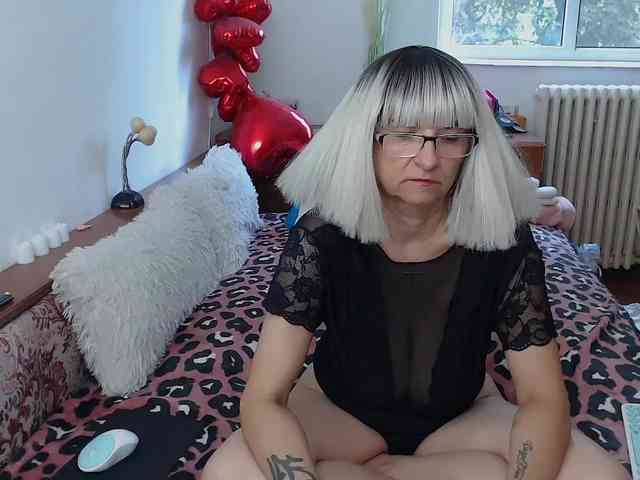 MilfDolores webcam