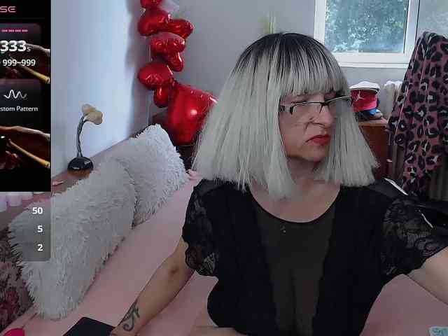 MilfDolores webcam