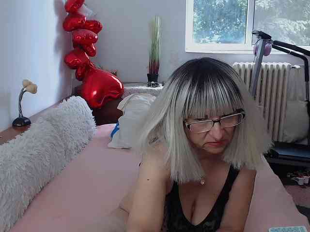 MilfDolores webcam