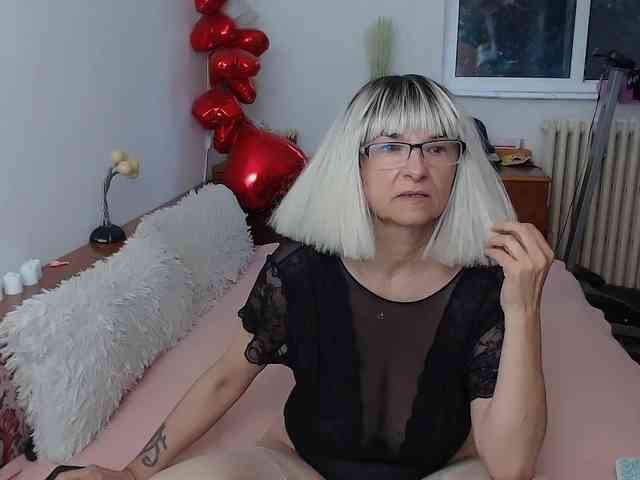 MilfDolores webcam