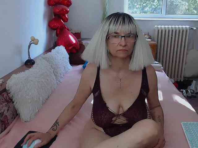 MilfDolores webcam