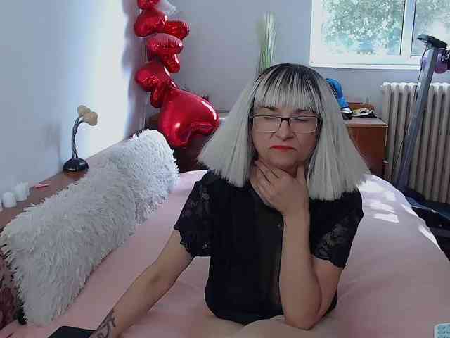 MilfDolores webcam