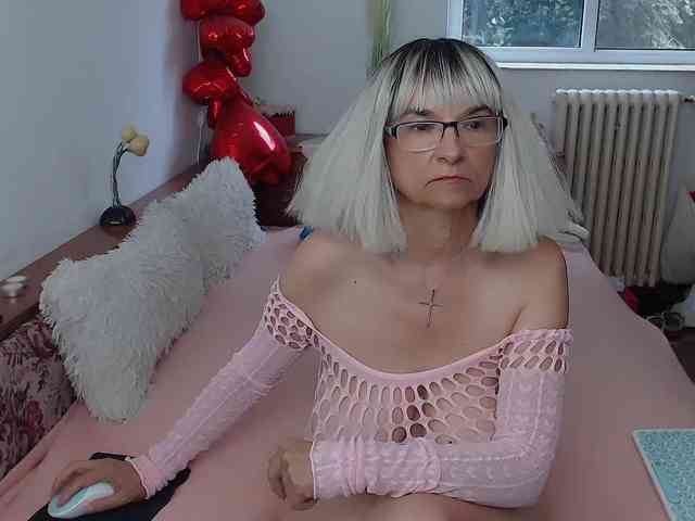 MilfDolores webcam