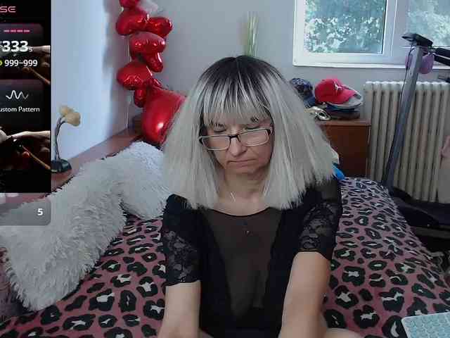 MilfDolores webcam
