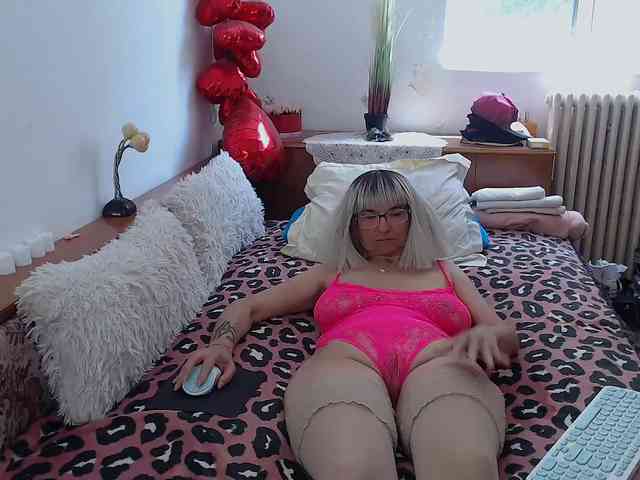MilfDolores Live Webcam on BongaCams