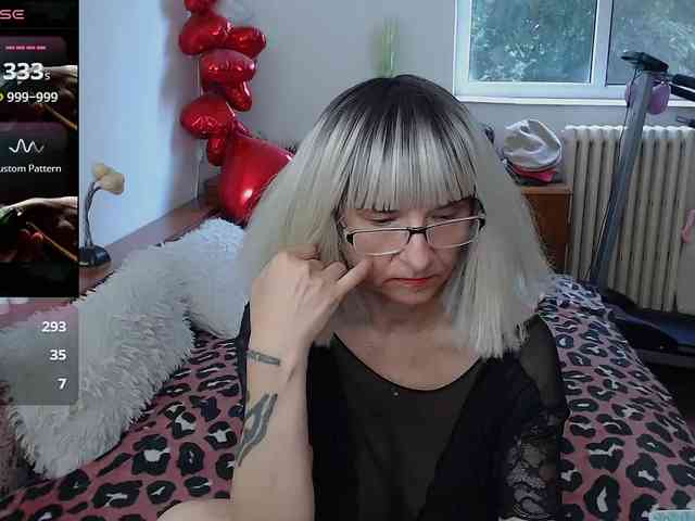 MilfDolores webcam