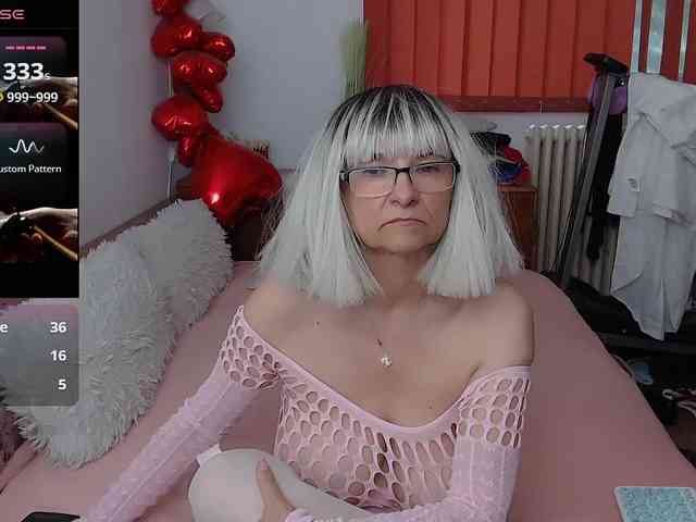 MilfDolores webcam