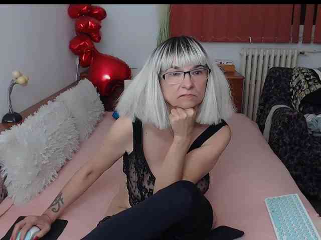 MilfDolores webcam