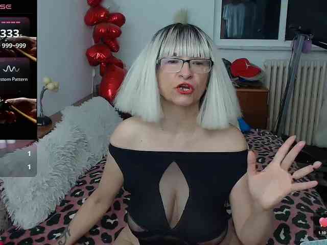 MilfDolores webcam