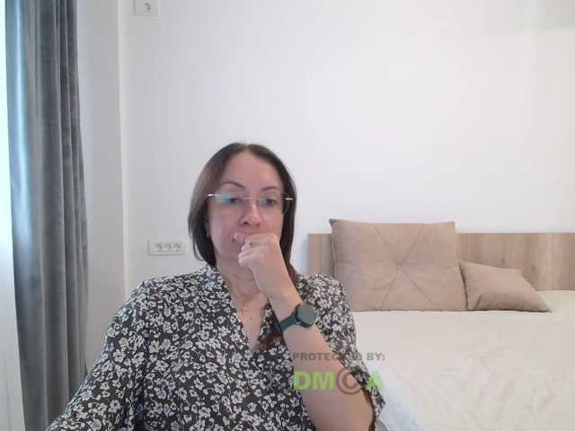 dulcesiomar8 live cam on BongaCams