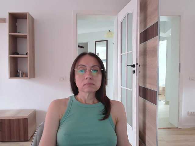 dulcesiomar8 live cam on BongaCams